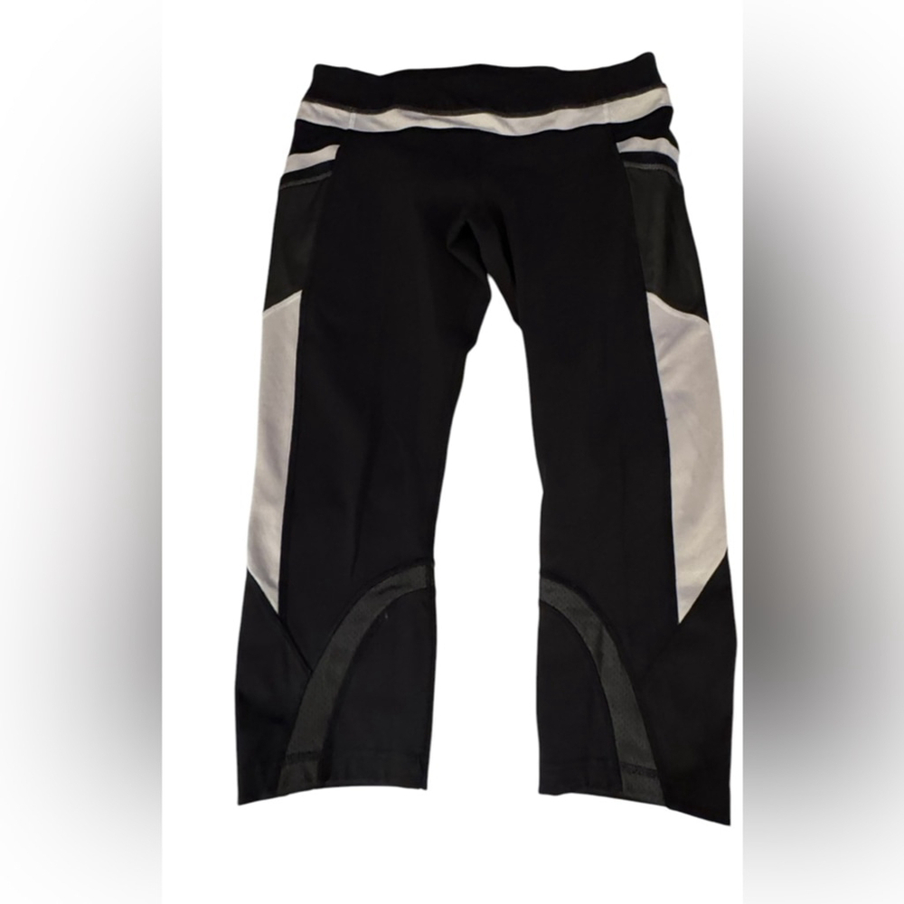 LULULEMON Run: Inspire Crop II *All Full-On Luxtreme
Black / White *RARE * - Picture 11 of 16